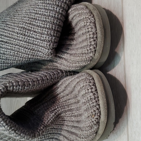 Ugg Australia Women Cardi Sweater 3 buttons Boots shoes sz 6 - Picture 5 of 13